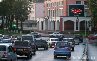 Видеоэкран размером 5,9х4,1 метра (24 кв.м.) - ул.Розважа, д.15 (вид на мост А.Невского)